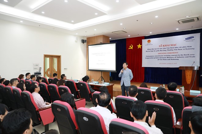 Samsung_Vietnam_training_courses_for_consultants.jpg