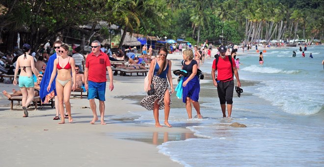 foreign_visitors_to_phu_quoc_island.jpg