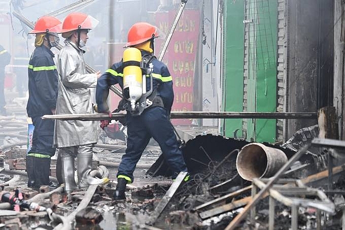 dozens-of-stalls-in-hanoi-market-were-burned-down_2.jpg