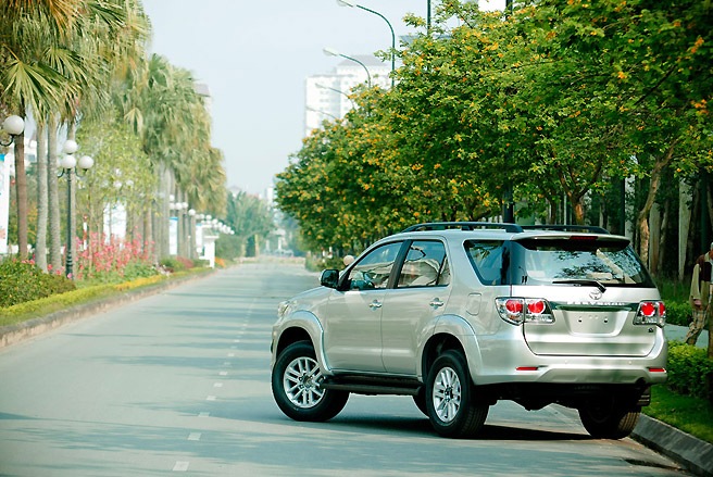 1-Fortuner.jpg