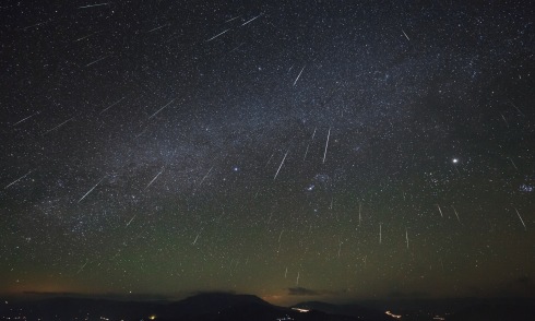 geminidmeteorshower1-148343185-3944-8519-1483431883_490x294.jpg