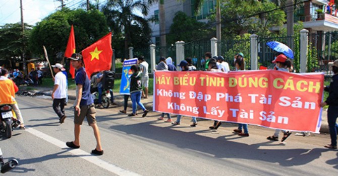 bieu-tinh-binh-duong-bizlivevn_zswx.jpg