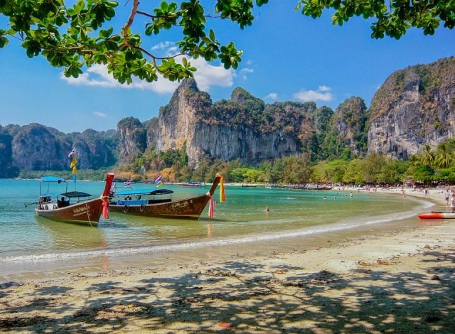 Thai_beach_1.jpg