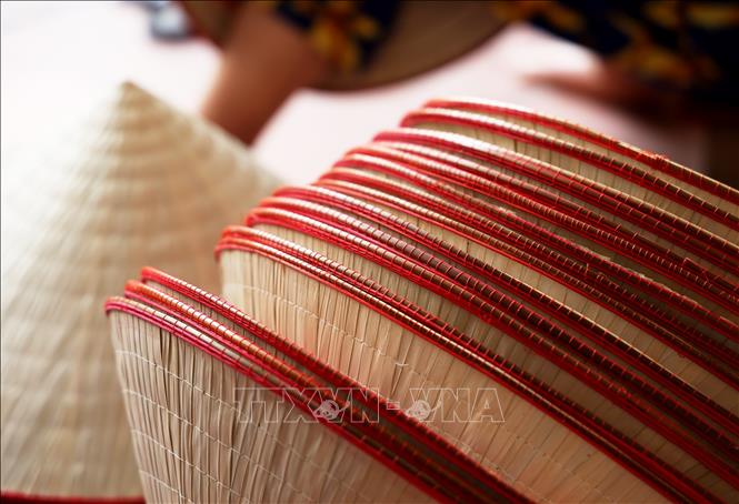 vna_potal_conical_hats_perpetuate_traditional_crafting_spirit_of_phu_chau_village_stand (6).jpg