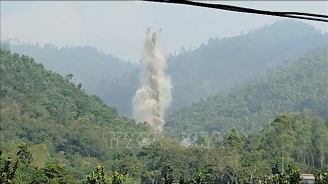 vna_potal_two_wartime_bombs_safely_detonated_in_vinh_phuc_province_stand.jpg