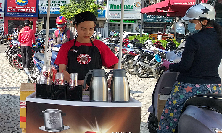 베트남 커피 시장의 변화 길거리로 나선 테이크아웃 커피 Fc 경쟁 확대 자유컬럼 비나타임즈