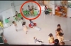 베트남 유치원 교사, 2살 미취학 아동 31차례 폭행으로 정직