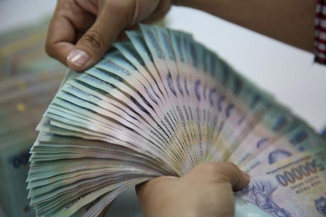 vietnam-loosens-bank-savings-rules-for-foreigners.jpg