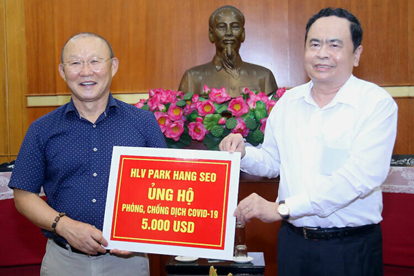 Park-Hang-Seo-ung-ho-chong-dic-6634-8283-1585220350.jpg