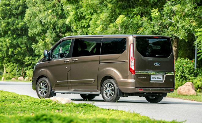 ford-tourneo-titanium-brown-jp-6064-7346-1568344795_1200x0_fbpf.jpg